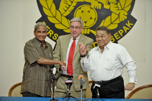 FROM-LEFT-Dato’-Peter-Velappan-Peter-Wheeler-and-Datuk-Muhammad-Feisol-Hassan-at-Wisma-FAM-today.