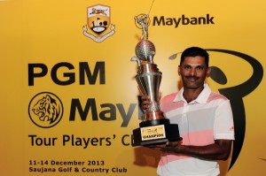 Nachimuthu-poses-proudly-with-the-Maybank-Tour-Players’-Championship-trophy.-300x199