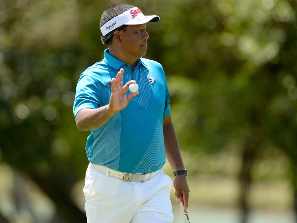 Filipino veteran Antonio Lascuna birdied the last for a three-under-par 69 to keep his dreams of winning a first Asian Tour title alive at the US$500,000 Yeangder Tournament Players Championship (TPC) on Friday. Picture by Paul Lakatos/Asian Tour.