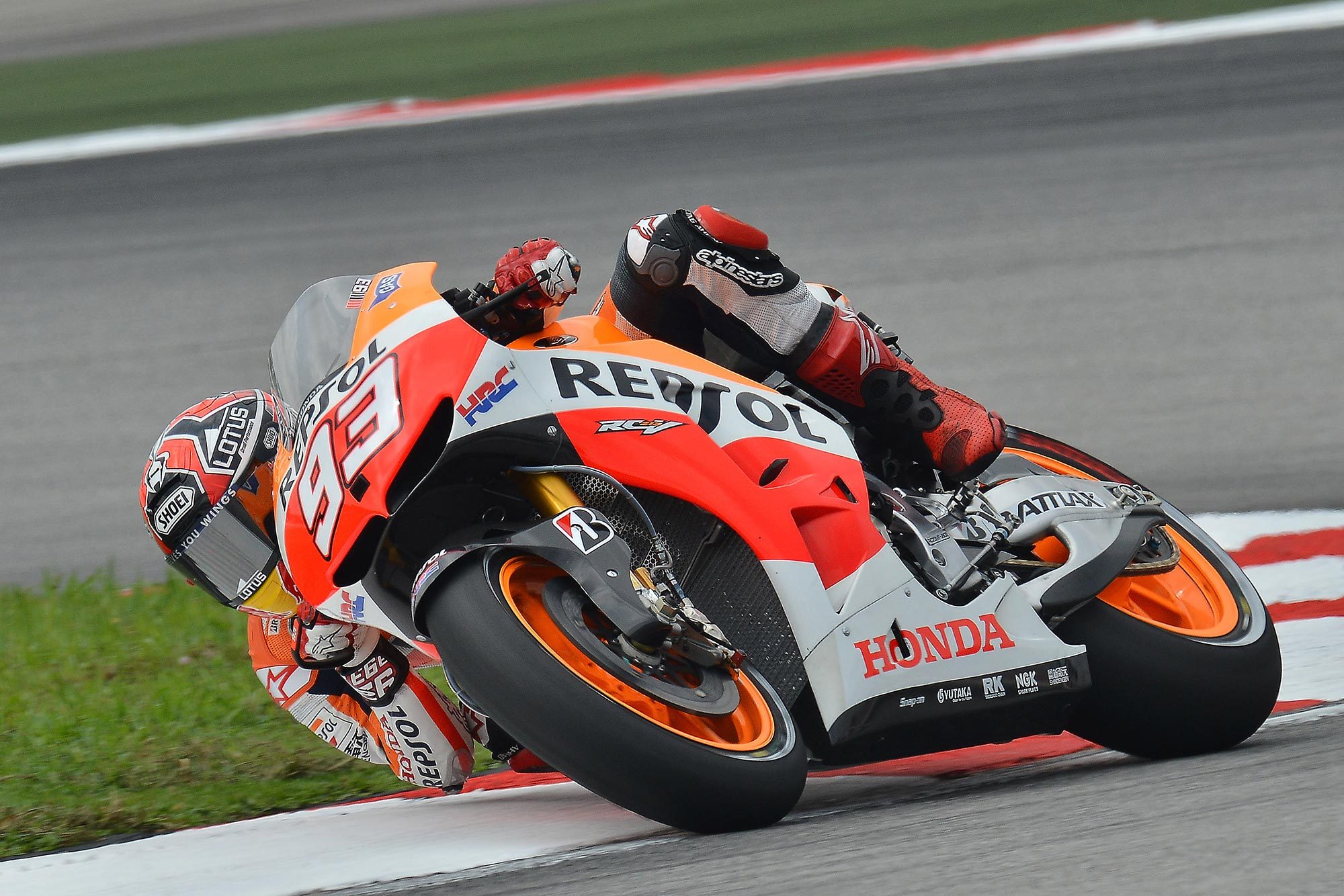 On 12 July 2012, it was announced that Márquez had signed a two-year contract with the Repsol Honda team in MotoGP, replacing the retiring Casey Stoner alongside Dani Pedrosa, from 2013 onwards