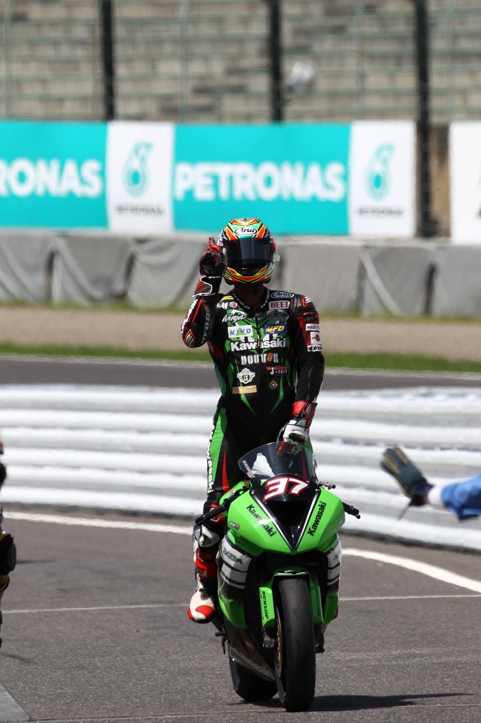 Katsuaki Fujiwara currently leads the SuperSports 600cc overall standings