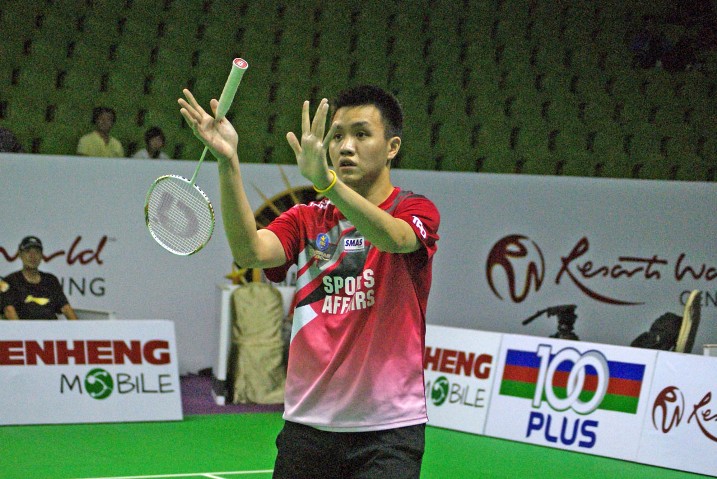 Zulfadli Zulkifli made shortwork of Lee Zii Jia 11-3, 11-5, 11-8 in the first men’s singles in only 18 minutes.
