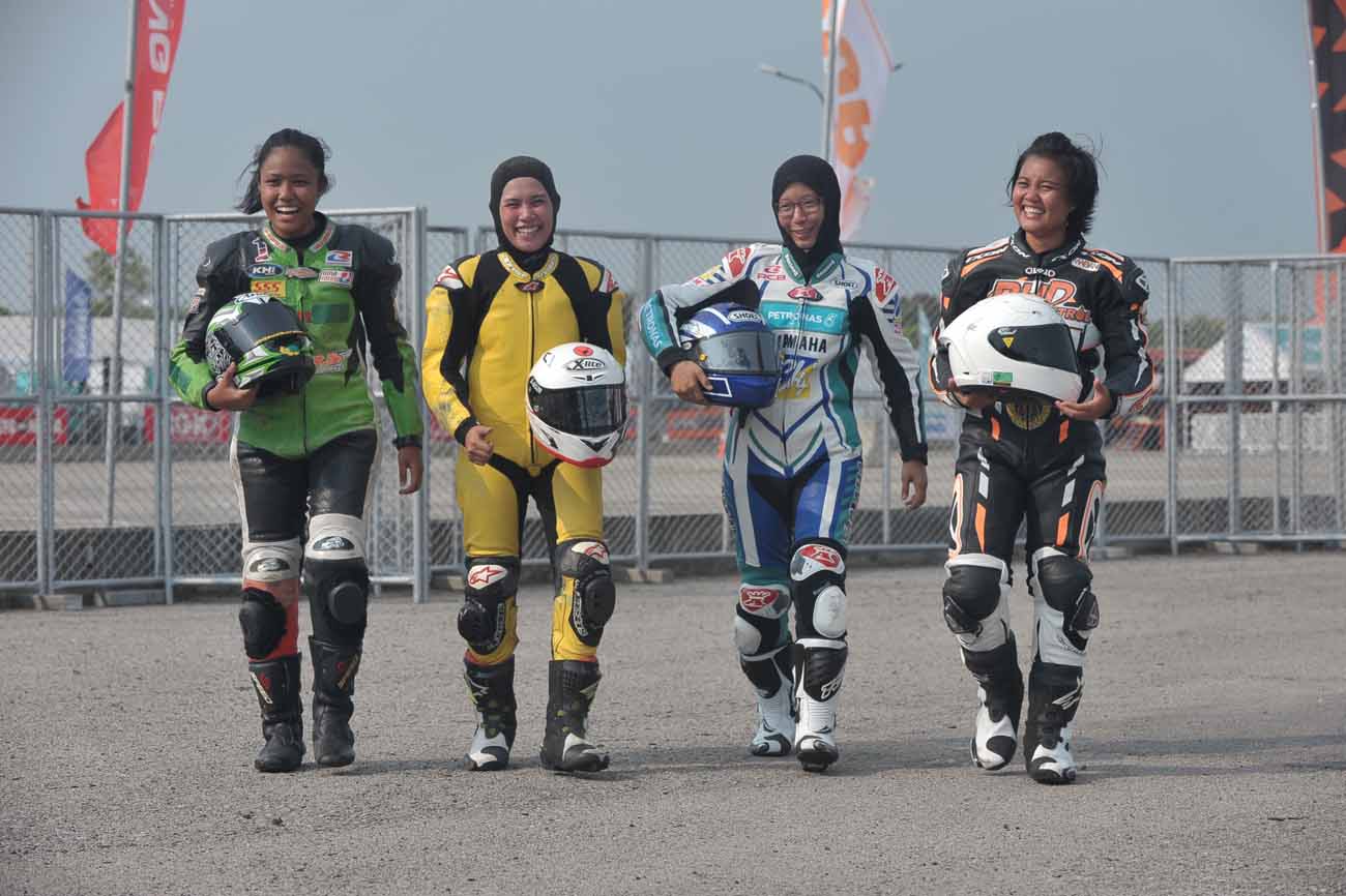 Pelumba wanita dalam Kejuaraan Cub Prix AAM Malaysia PETRONAS 2016 yang mampu memberi saingan kepada pelumba lain, dari kiri; Aina, Nasha, Fatimah dan Fifi.