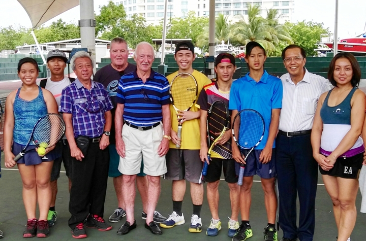 IAN BARCLAY WITH COACHES AND PLAYERS AT SUTERA