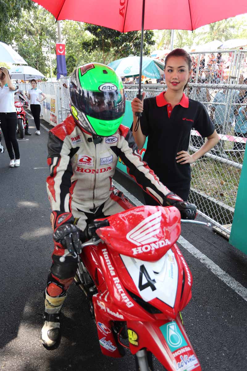 Penampilan awal Khairul Idham Pawi dalam Kejuaraan Cub Prix AAM Malaysia PETRONAS dalam kategori Cabaran Honda Wave Junior.