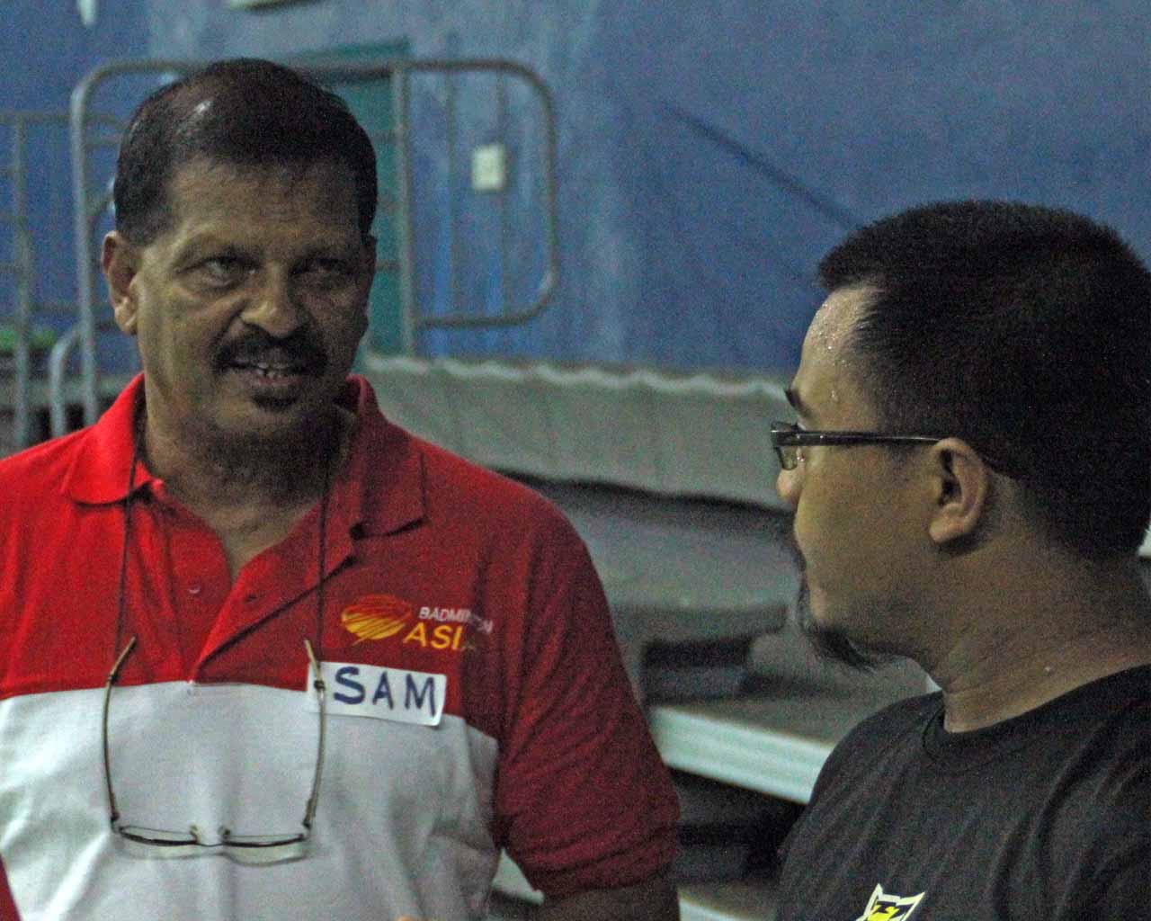 Pegawai Pembangunan Badminton Asia - S Sambathan(kiri)
