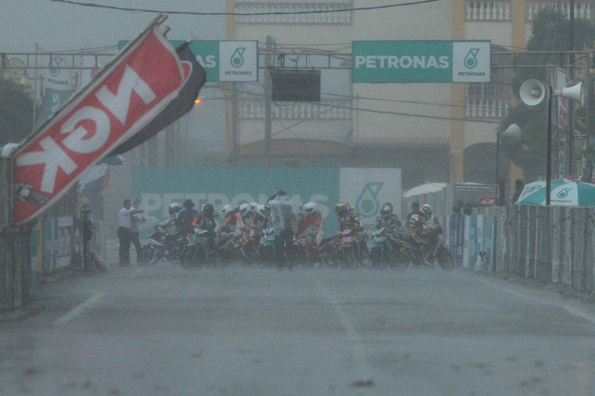 2016 PETRONAS AAM Malaysian Cub Prix Championship Teluk Intan - After the storm-002