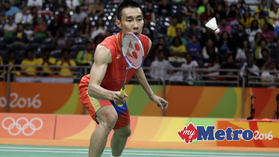 Malaysia's Chong Wei Lee returns a shot against Suriname's Soren Opti during a men's badminton match at the 2016 Summer Olympics in Rio de Janeiro, Brazil, Thursday, Aug. 11, 2016. (AP Photo/Kin Cheung)