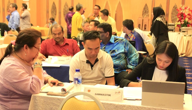 Wakil dari Persatuan Sukan Kebangsaan memperincikan persiapan sukan masing-masing pada bengkel anjuran MASOC