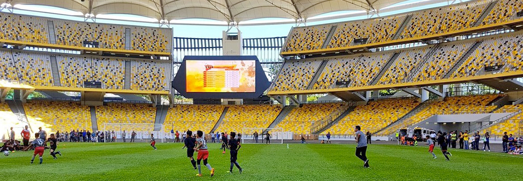 YB Brig Jen Khairy menyifatkan Stadium Nasional Bukit Jalil sebagai hak milik rakyat dan memberi peluang kepada orang biasa yang bukan dari kalangan pemain bola sepak profesional agar dapat merasa aura bermain di Stadium Nasional Bukit Jalil.