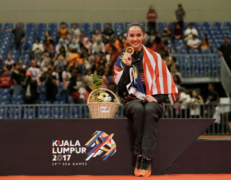 Farah rangkul emas latihan lantai - Sports247