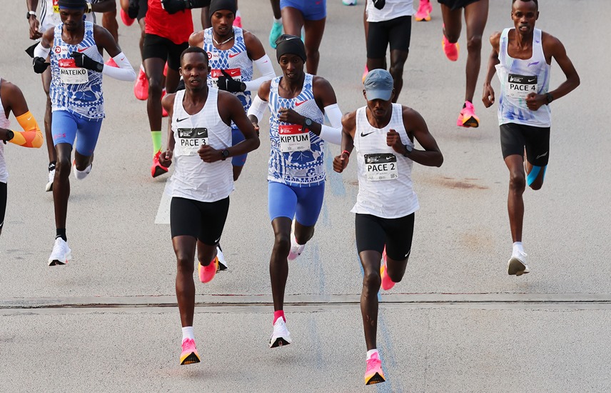 Flash: Kiptum Smashes World Marathon Record With 2:00:35 In Chicago ...